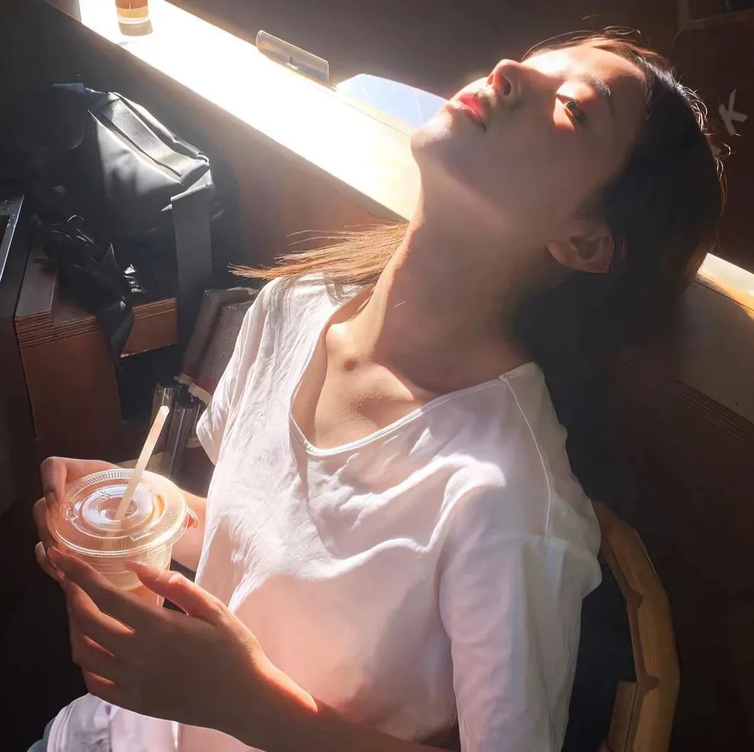 墙里的女人海报